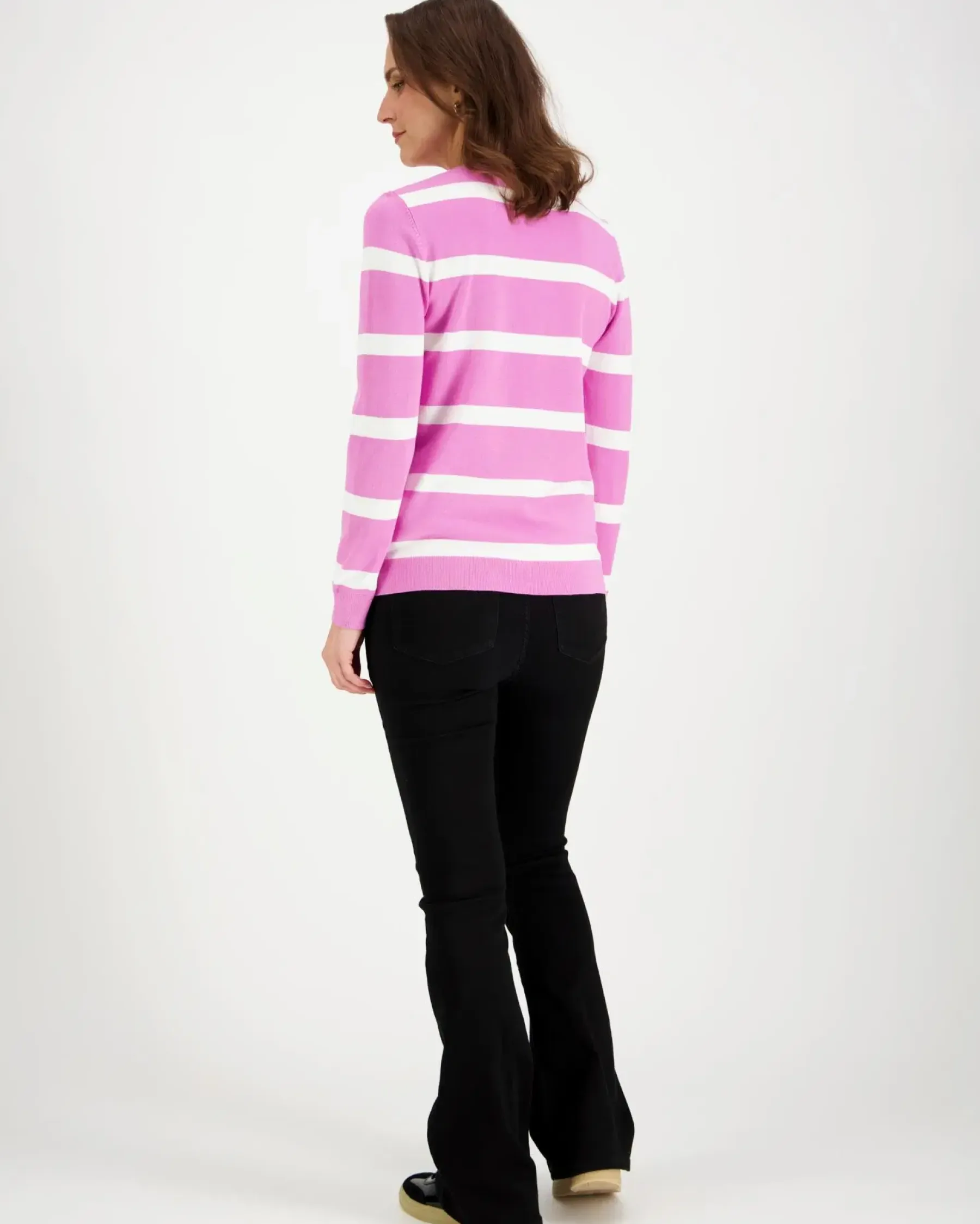 Aventura Neuleet<raitaneulepusero