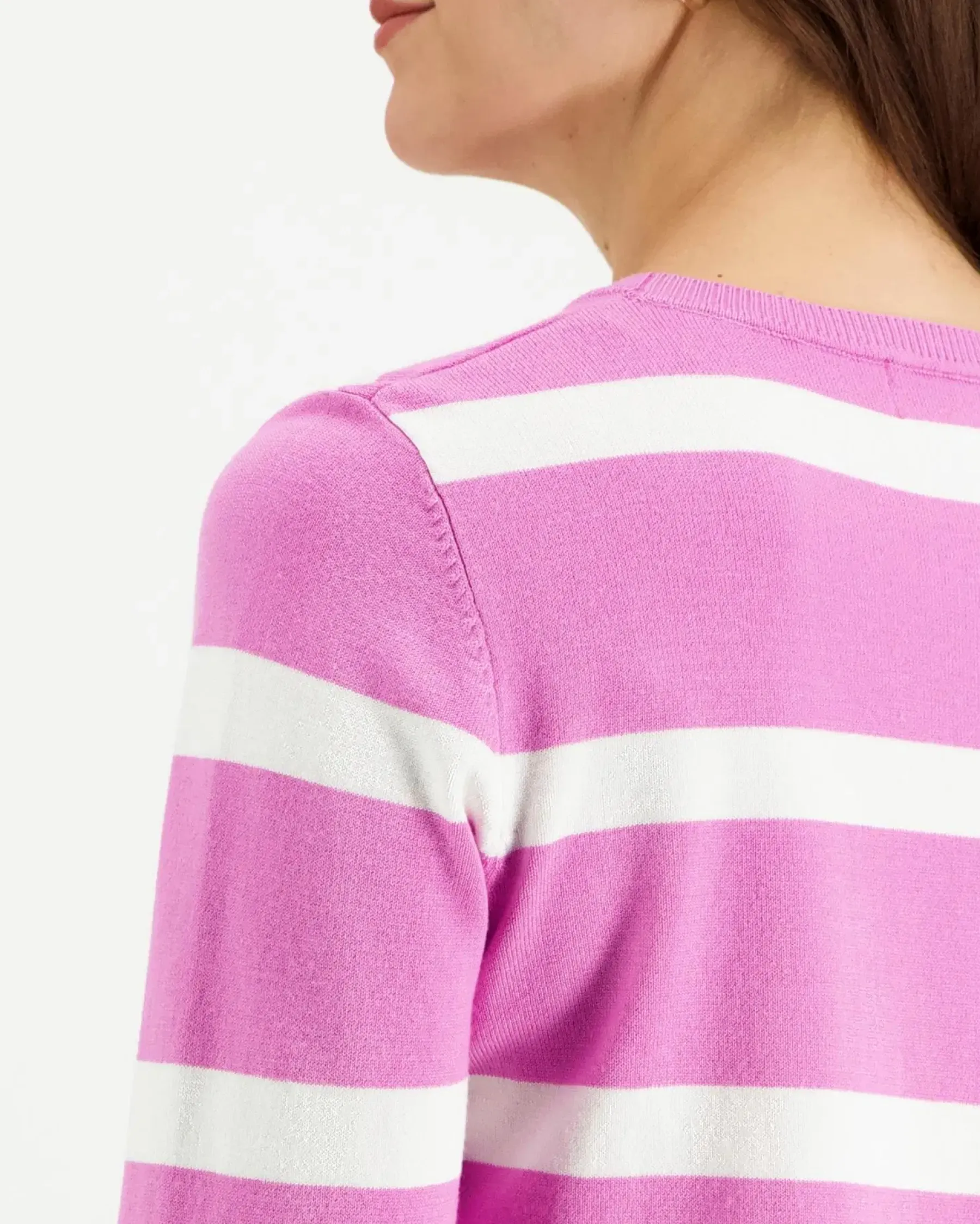 Aventura Neuleet<raitaneulepusero