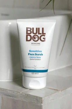 Bulldog Ihonhoito<Sensitive Face Scrub kasvokuorinta 125 ml