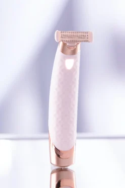Flawless Karvanpoisto<Ladyshaver Finishing touch nu razor