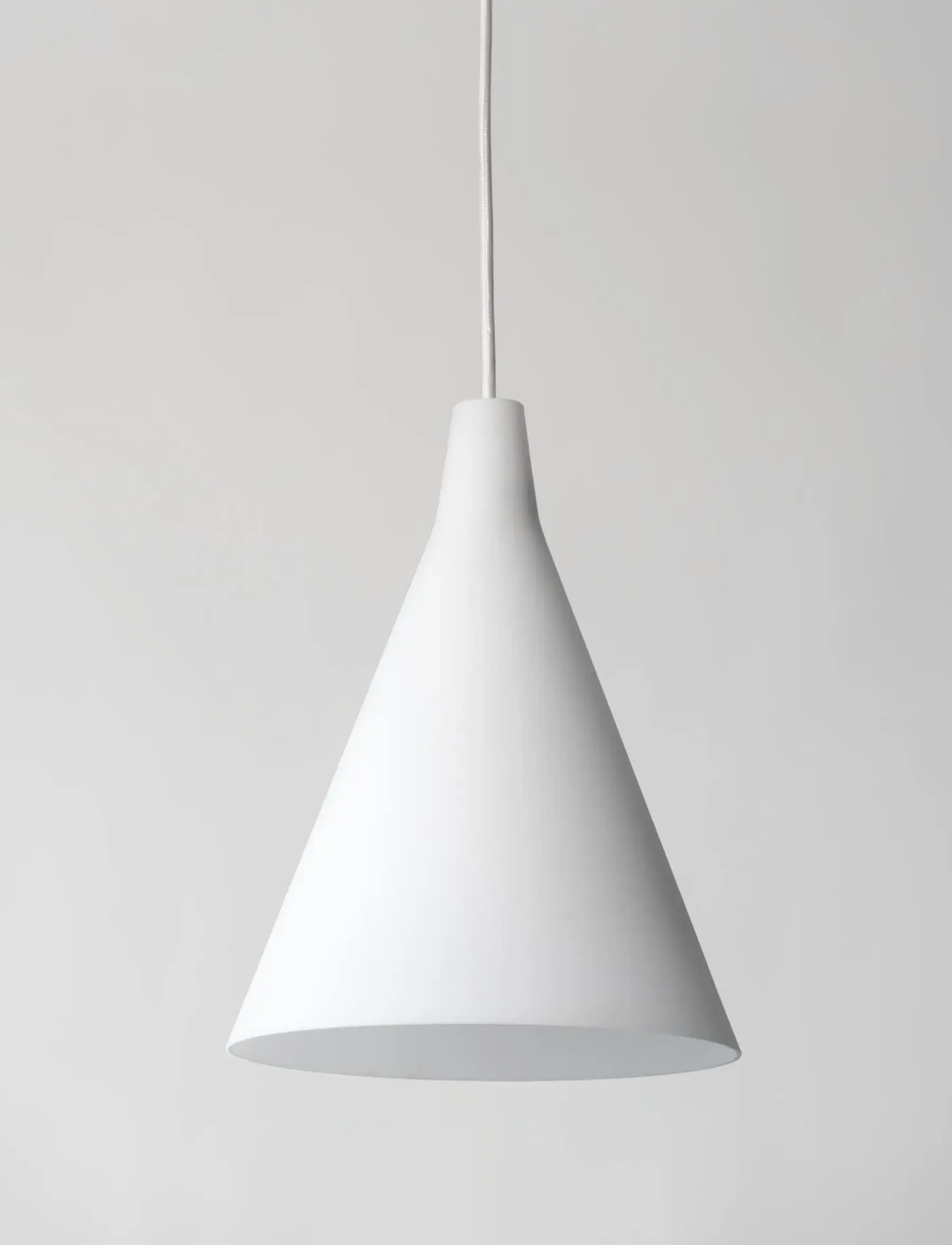 Best Triennale riippuvalaisin, opaalilasi Kattovalaisimet