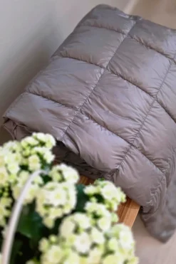 Discount Kulkuri-untuvatorkkupeitto 130x190 cm hopeapilvi Viltit, Huovat Ja Torkkupeitot