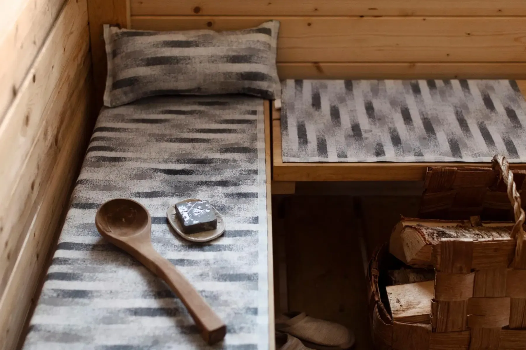 Lapuan Kankurit Sauna<Hohto laudeliina 46x150cm valko-harmaa pellava-puuvilla