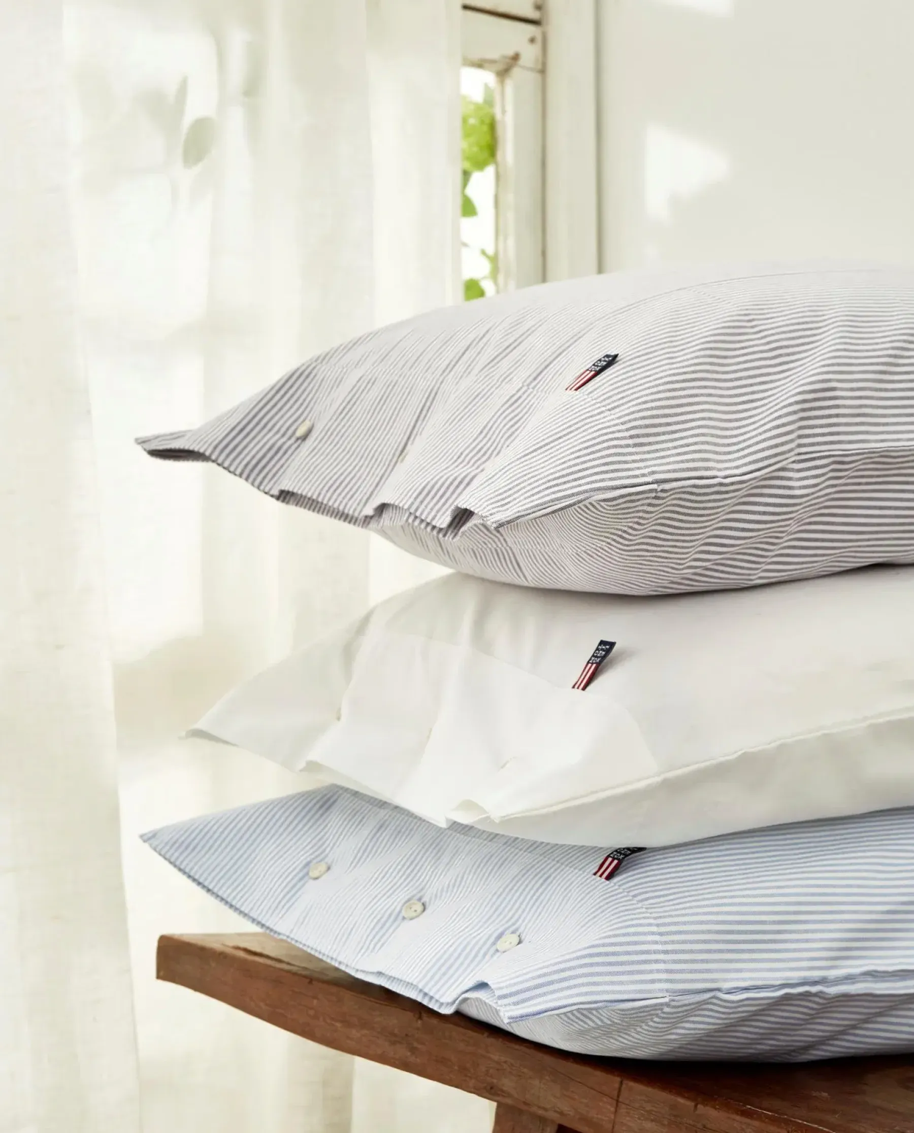 Discount Lexington Pin Point tyynyliina sininen/valkoinen 50x60cm Tyynyliinat