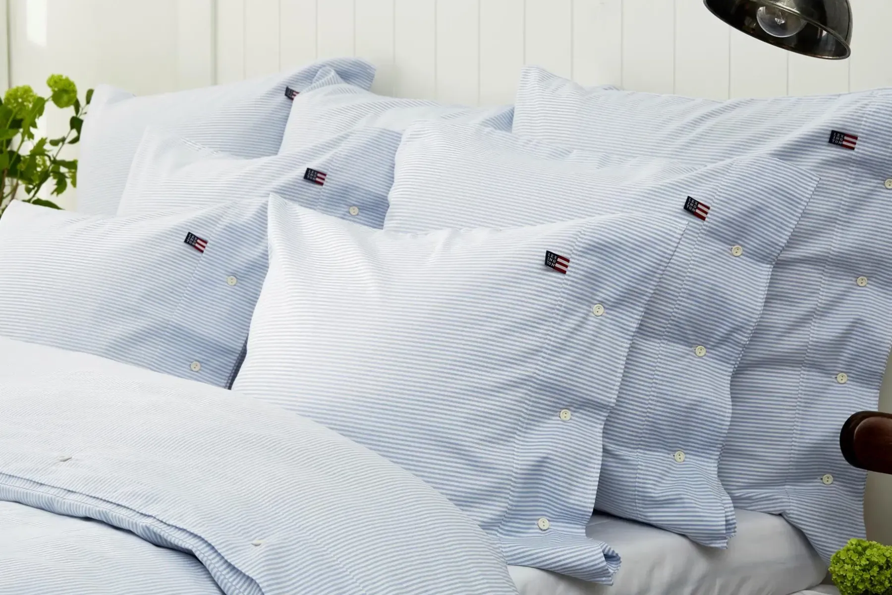 Discount Lexington Pin Point tyynyliina sininen/valkoinen 50x60cm Tyynyliinat