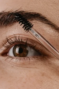 MÁDARA Meikit|Silmämeikit<MADARA GROW & FIX Kulmaseerumi 4,25ml