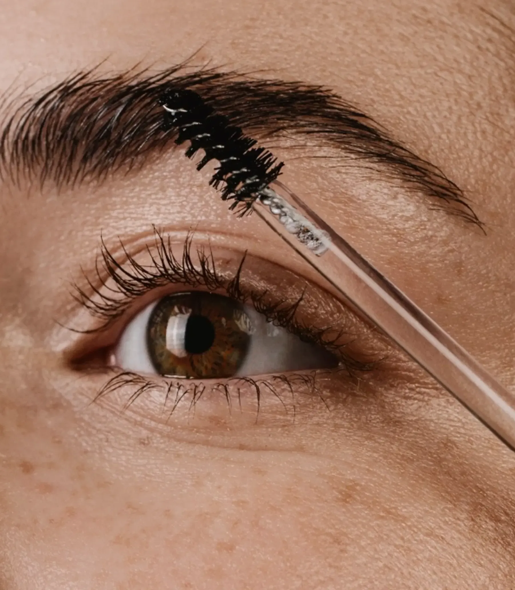 MÁDARA Meikit|Silmämeikit<MADARA GROW & FIX Kulmaseerumi 4,25ml