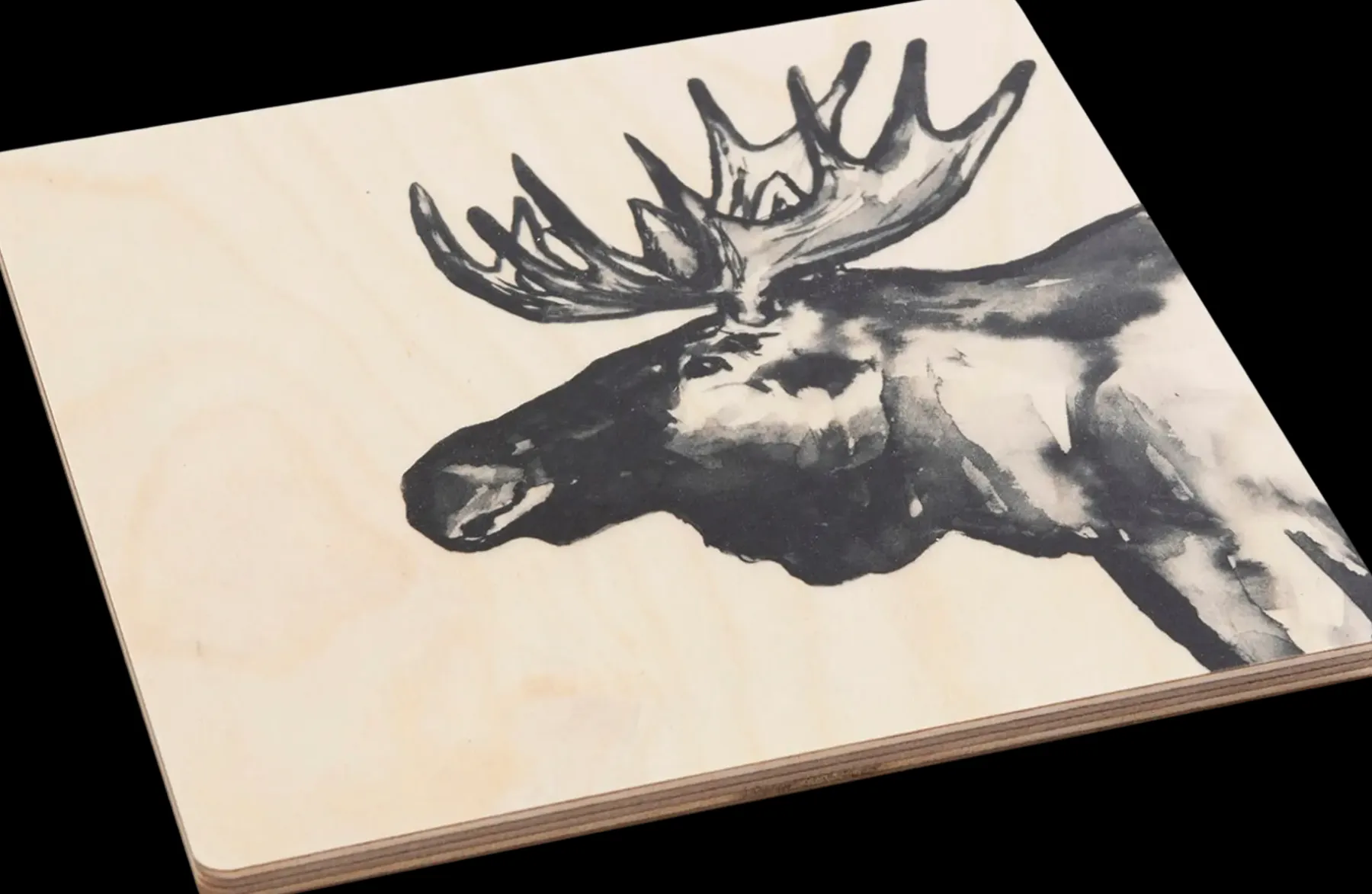 Otso ja hirvi pannunalunen Tarjoiluastiat