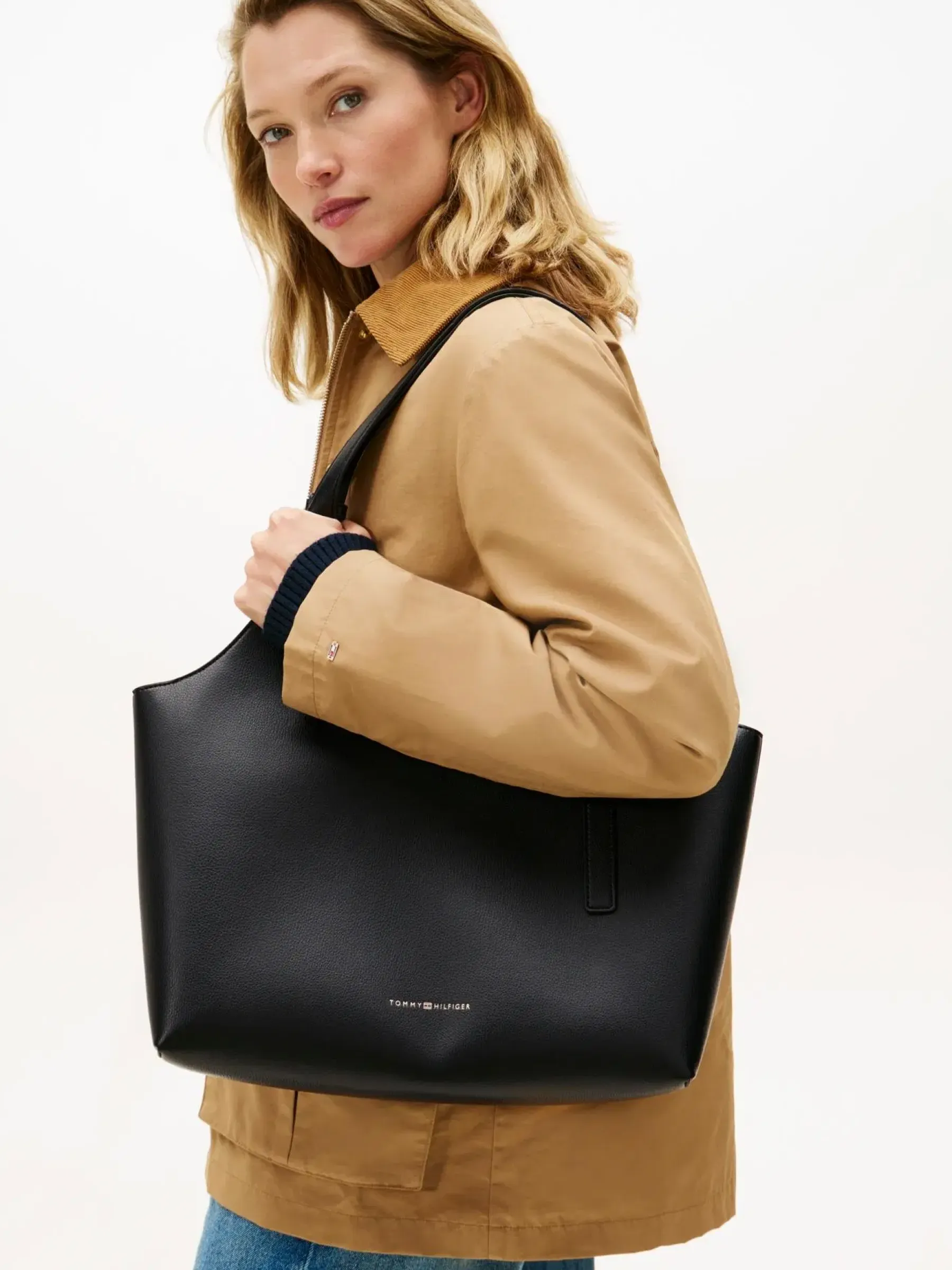 Tommy Hilfiger Laukut Ja Matkustus<TH Logo olkakassi