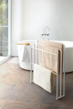 Clearance Tower kylpypyyheteline, valkoinen Pyykinhoito