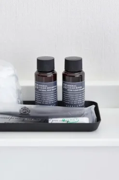 Yamazaki Tarjoiluastiat<Tower säilytystarjotin 1,5x22x10 cm, musta