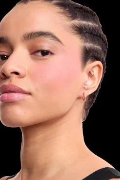 Clearance Make me Blush Bold Blurring Blush poskipuna 8 g Kasvomeikit