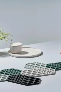 Outlet Zone pannunalunen Triangles 16 x 14 cm, vaaleanharmaa Tarjoiluastiat